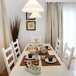 Dom wakacyjny Olive Garden House *